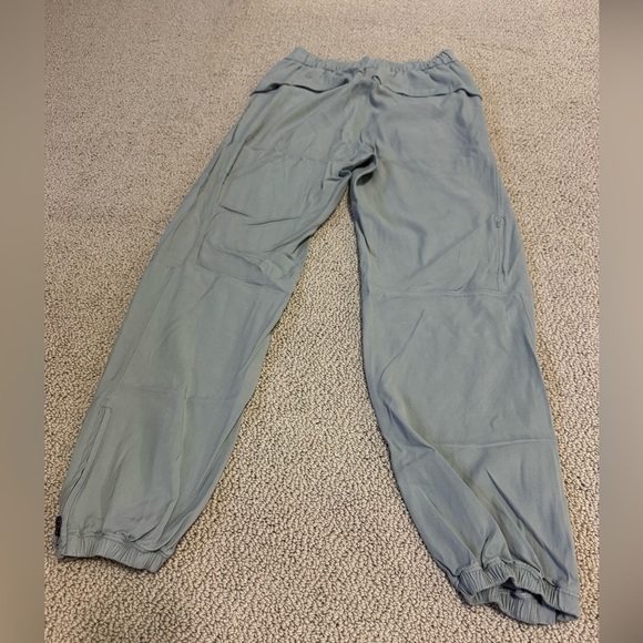 LULULEMON ESSENTIAL AFFINITY MID RISE JOGGER SIZE 2 - Picture 3 of 9